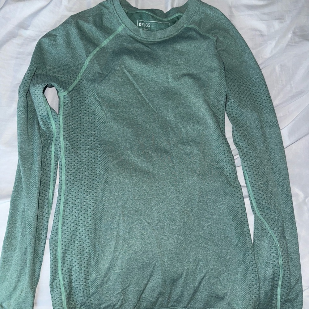 Women’s eucalyptus salta seamless long sleeve under scrub. XS. figs.